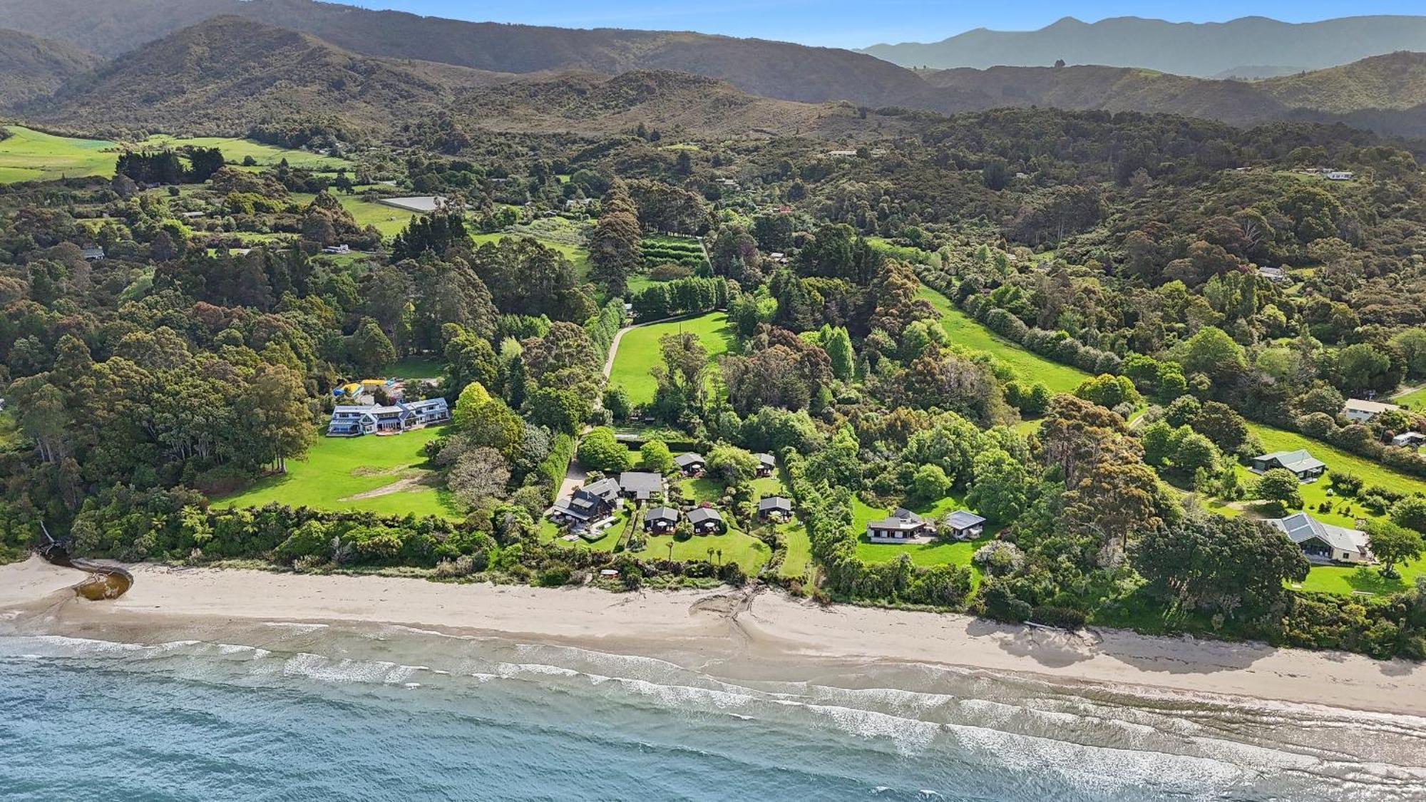 Adrift In Golden Bay- Absolute Beachfront Villas (Adults Only) Collingwood Eksteriør bilde