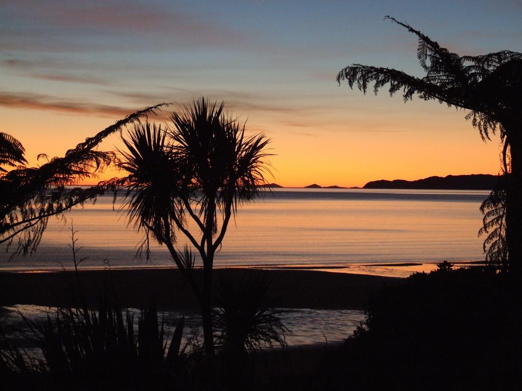 Adrift In Golden Bay- Absolute Beachfront Villas (Adults Only) Collingwood Rom bilde